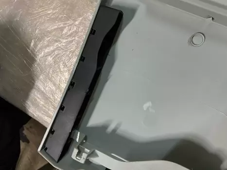 УЦЕНКА,НАКЛАДКА БАГАЖНОЙ ДВЕРИ MITSUBISHI OUTLANDER (06-12),НЕ ХВАТАЕТ КРЕПЛЕНИЯ