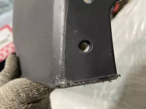 УЦЕНКА,НАКЛАДКА БАМПЕРА ПЕР НИЖНЯЯ ЧАСТЬ CAPTIVA 11,ЦАРАПИНА НА СТРУКТУРЕ