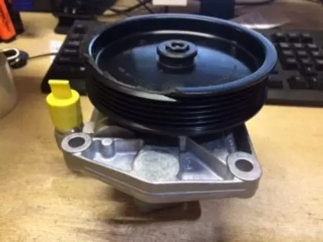 УЦЕНКА, НАСОС ГУР, СКОЛ НА ШКИВЕ