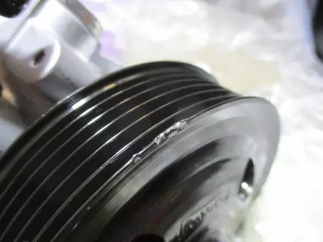 УЦЕНКА, НАСОС ГУР, СКОЛ НА ШКИВЕ