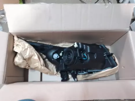 УЦЕНКА,ПЕРЕДНЯЯ ФАРА,ЦАРАПИНЫ