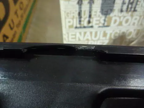 УЦЕНКА, РЕШЕТКА РАДИАТОРА, СЛОМАНО