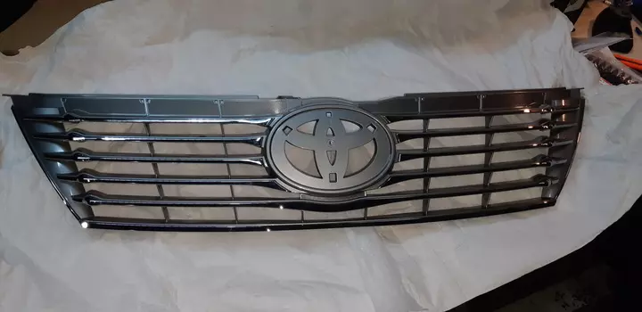 УЦЕНКА, РЕШЕТКА РАДИАТОРА, СЛОМАНО КРЕПЛЕНИЕ