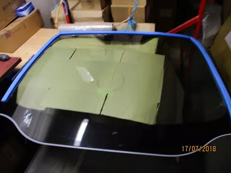 УЦЕНКА, СТЕКЛО ЛОБОВОЕ, ЦАРАПИНЫ