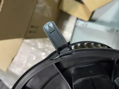 УЦЕНКА,ВЕНТИЛЯТОР СИСТЕМЫ КОНДИЦИОНИРОВАНИЯ,НАДЛОМ КРЕПЛЕНИЯ