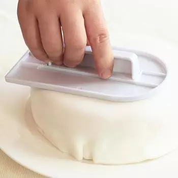 1 шт. Аксессуары для поворотного стола для торта DIY Многофункциональный набор для разглаживания крема для торта Пластиковый скребок Инструмент для выпечки белый
