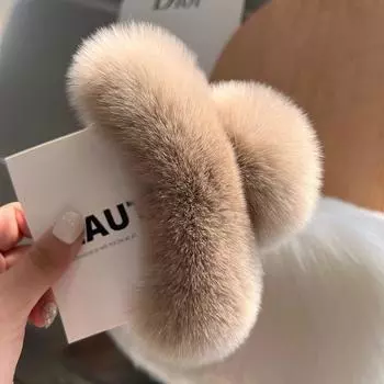 1PC Large plush clip with a high-end feel, autumn and winter hairy hair clip, women s temperament, and hair styling