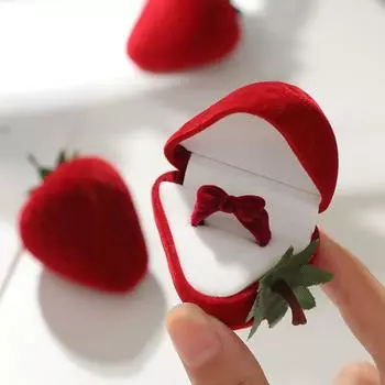 1PC Strawberry Ring Box Holiday Gift Storage Box Mini Strawberry Flocking Proposal Jewellery Box Cartoon Cute Gift Box Creative