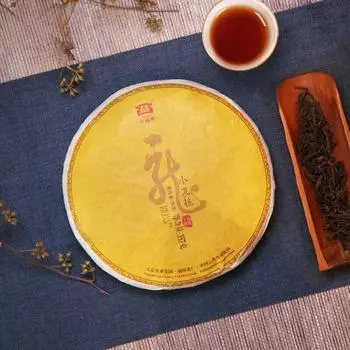 2018 Menghai TAETEA Small DRAGON PILLAR Дайи Чайный торт Пуэр 357г Спелый пуэр 1801