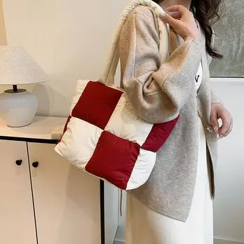 2024 new large-capacity Korean version splicing contrasting color shoulder underarm bag fashionable, simple, small and fresh portable tote bag чёрный