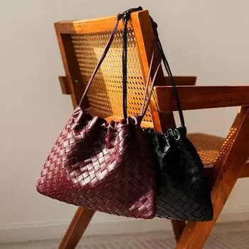 2024 Новая сумка через плечо BV Woven Sheepskin Cloud: Универсальный, модный и популярный стиль с завязками
