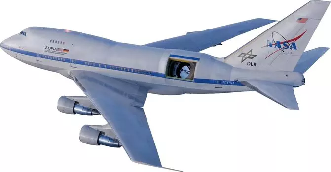 AMP NASA Stratospheric Infrared Astronomical Observatory SOFIA Plastic Model AVP14414 1/144 (AMP Brand)