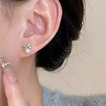 Anenjery Geometric Simulated-pearl Zircon Bow Earrings Women s Fashion Light Luxury High Exquisite Versatile Small Earnail Jewelry Gift белый