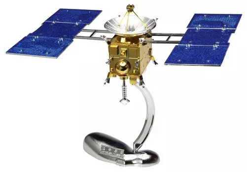 Aoshima Bunka Kyozai Space Craft Asteroid Explorer Hayabusa Special Plated Edition No.SP 1/32 серебряный
