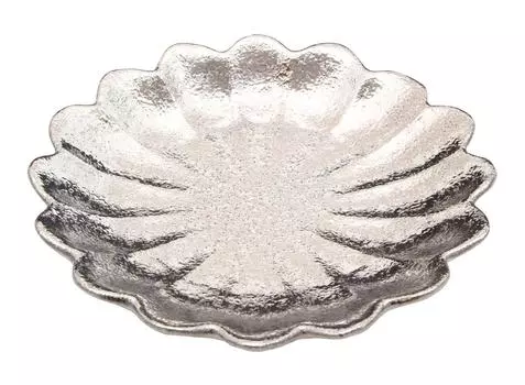 Arita Toetsu white matte Fukiuchi silver crest small plate ware, kiln, lacquer, cloisonn chrysanthemum-shaped
