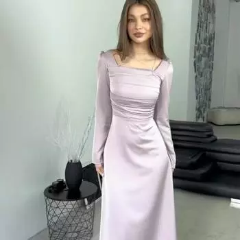 Атласное платье узкого кроя с длинными рукавами и завязками со стразами S светло-фиолетовый