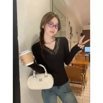 Black high-end lace V-neck long-sleeved brushed thickened bottoming shirt for women in autumn and winter, a perfect layering top S