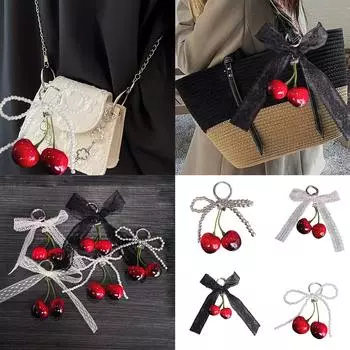 Брелок с подвеской Cherry и бантом Модный брелок Cherry с перламутровыми бантами для законодателей моды чёрный