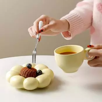 Ceramic Coffee Mug with Sunflower Coaster Creative Cute Cup and Saucer Set for Office and Home Breakfast Drinking Latte Tea Cup 200ml