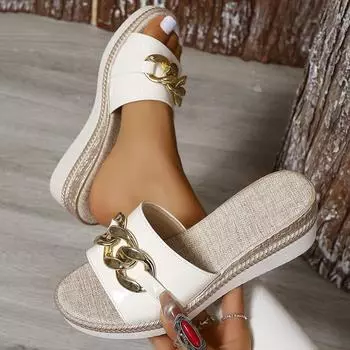 European and American casual large-size beach shoes 2025 new metal accessories round head versatile breathable foreign trade wedge slippers women 36 белый