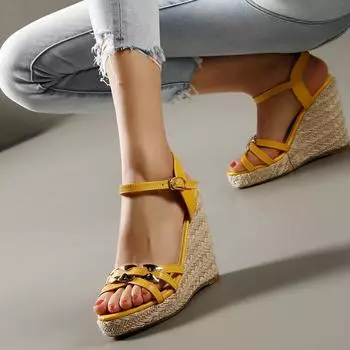 Factory summer new slope heel sandals strap combination metal buckle platform women s shoes foreign trade 40-43 large size shoes batch 35 белый