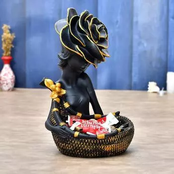 Фигурка из полирезины, Элегантное украшение для офиса | Уникальный подарок на Ракшабандхан Рахи | Статуэтка Черная женщина с корзиной | Художественный и декоративный акцент, 21 X 5,1 см