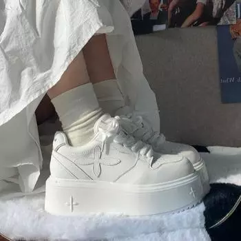 Four-leaf clover thick-soled little white shoes women s autumn new versatile height-increasing muffin sports and leisure board shoes 35