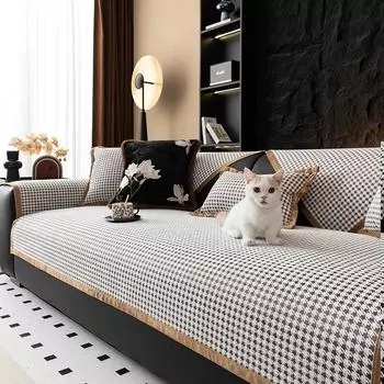 Four Seasons Universal Chenille Sofa Cover Sofa Pad Luxury Striped Sofa Mat for Living Room Non-Slip L Shaped Couch Cushion 70x70cm 1pcs