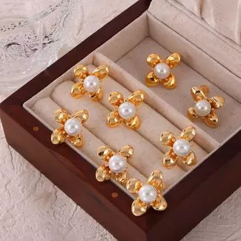 French Niche Cold Wind Geometric Jewelry Flower Shape Inlaid Imitation Pearl Design Copper Material Gold-Plated Earrings