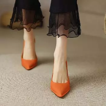 Giant soft and comfortable women s shoes~ niche green thick heel high heels shallow mouth French temperament pointed single shoes women 34