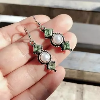 Good irregular earrings inlaid with artificial pearls Bohemian style synthetic gemstones geometric shape ear hooks and earrings Retro зелёный