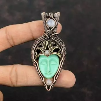 Кулон с резным зеленым лицом из кости, обернутый медной проволокой, новинка ручной работы, кулон с радужным лунным камнем, драгоценный камень, ювелирное изделие из медной проволоки
