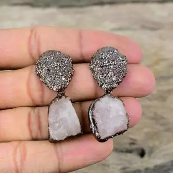 Грубые серьги из розового кварца, серьги с драгоценными камнями, медные серьги, изготовленные гальваническим способом, ювелирные изделия ручной работы, подарок для нее, серьги последнего дизайна