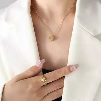 Guofeng Fashion Commuter Niche Design Double Happiness Fu Двустороннее ожерелье с подвеской из титановой стали с покрытием из 18-каратного золота