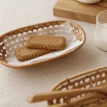Hand-woven Rattan Tray for Home Decor Natural Rattan Storage Tray for Fruits Keys Snacks Multi-Purpose Wicker Basket Bowl for Kitchen Table Decor