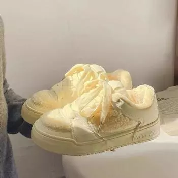 High-value autumn and winter models, piled and thickened cotton shoes, cute niche warm board shoes, trendy campus student shoes, women 35