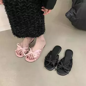 In the summer of 2024, the new fairy style is matched with a skirt, toes, small cool slippers, and pink bow sandals. 35 розовый