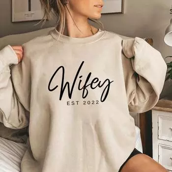 Индивидуальная толстовка Wifey Est 2023, толстовка на помолвку, подарок на девичник, персонализированный свадебный подарок, новая толстовка с капюшоном для жены, пуловер S серый