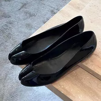 Ins style Fashion Patent Leather Shallow Tabi Women Flats Shoes Spring Summer Vintage Split Toe Wedges Casual Loafers Shoes 35
