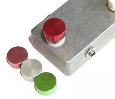 Эффекторный ножной переключатель Hat Switch Cap Foot Cover алюминиевый 4-цветный набор [FSTA] (Красный, Зеленый, Серебряный, Розовый) FSWA-4C-RdGrSvPi
