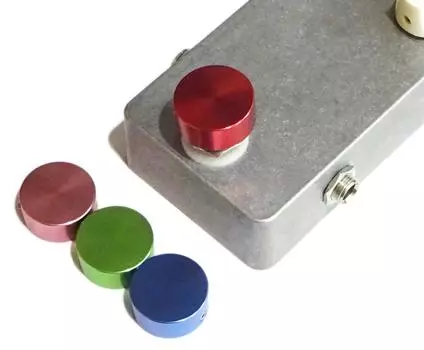 Эффекторный ножной переключатель Hat Switch Cap Foot Cover алюминиевый 4-цветный набор [FSTA] (Красный, Синий, Зеленый, Розовый) FSWA-4C-RdBlGrPi