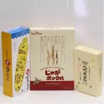 Картофель «Поккуру» от Calbee Potato Farm, 1 шт. Ёсими Саппоро Окаки, 1 шт. Жареная кукуруза, 1 шт. Сельскохозяйственный колледж Саппоро «Кинотоя» и Oh! &