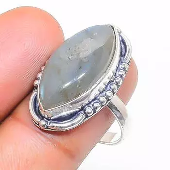 Кольцо из серебра 925 пробы с натуральным лабрадоритом, размер 8 z1S16