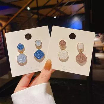 Корейские серьги-подвески из серебра S925 нерегулярного контрастного цвета: Элегантный, простой и универсальный дизайн для женщин E2732 синий