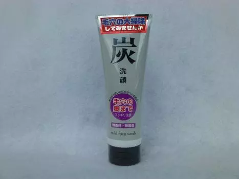 Крем для умывания лица с углем Azuma Shoji