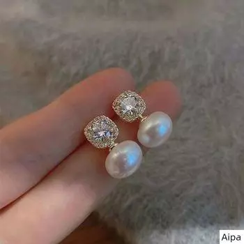 Ktlt/French style Retro Pearl Stud Earrings Women Light Luxury Niche Design High Sense Earrings Temperament Internet Celebrity Earrings Fashion Gold color (alloy) S925 Silver Needle