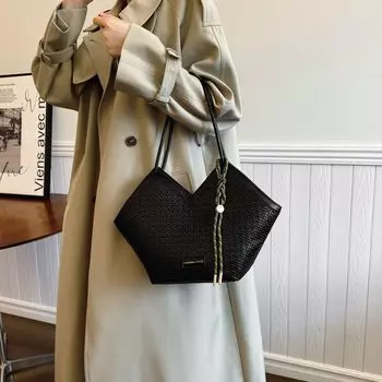 Large Capacity Bag Women S Retro Indentation Shoulder Portable Underarm Bag Premium Texture Commuter Tote Bag светло-коричневого
