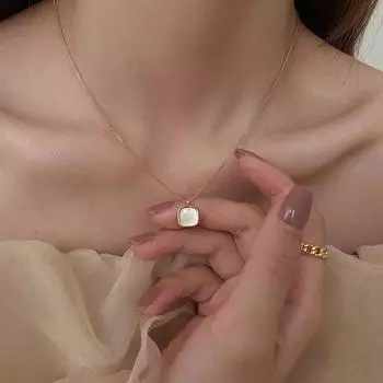 Light Luxury Minority Square Shell Necklace Female Summer Stylish Easiest for Match Minimalist Clavicle Chain Ins Cold Wind Ornament Square shell gold