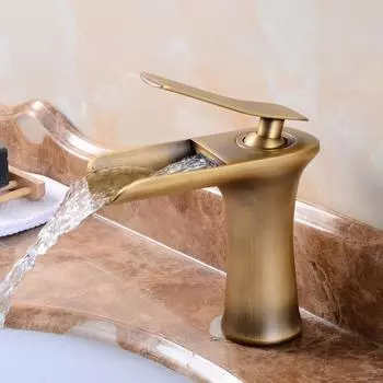 Медный ретро-смеситель для раковины с водопадом и одним отверстием над столешницей под столешницей Ретро-смеситель для горячей и холодной воды