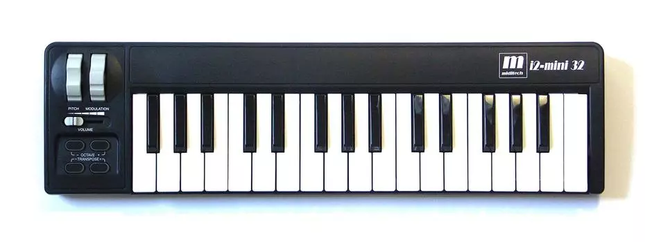 MIDITECH i2Mini32 Mini 32-клавишная MIDI-клавиатура черного цвета чёрный